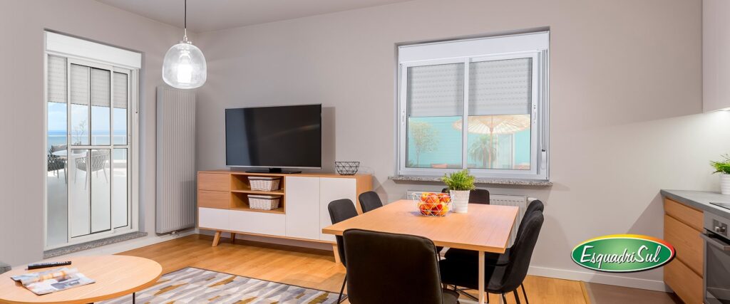 Sala de estar e jantar com janela de alumínio